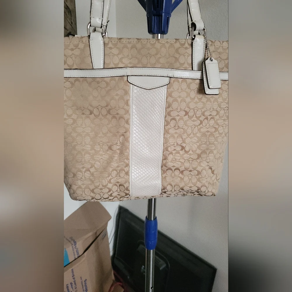 Signature Coach Shoulder Bag